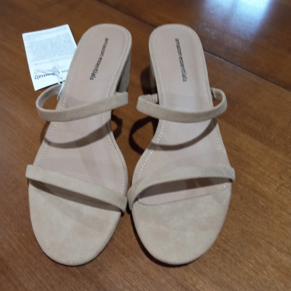 NWT Amazon Essentials Two Strap Slides